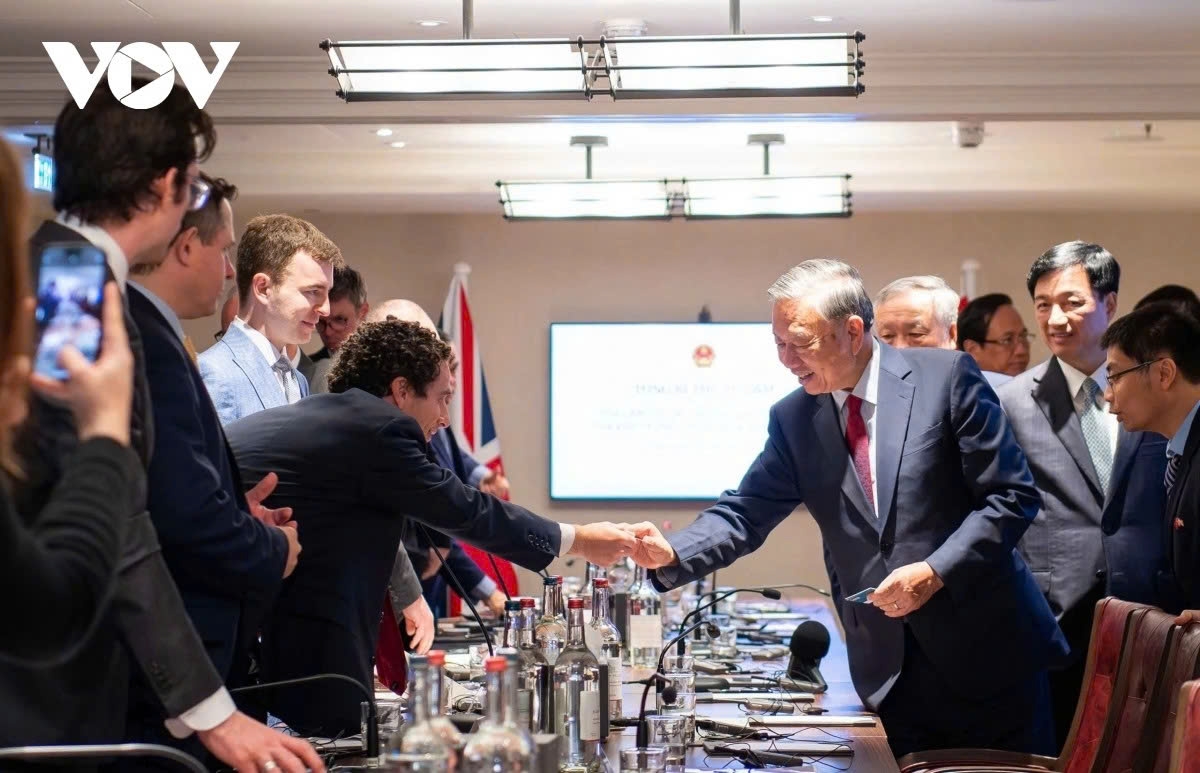 Vietnamese Party chief attends seminar on AI, technology in London